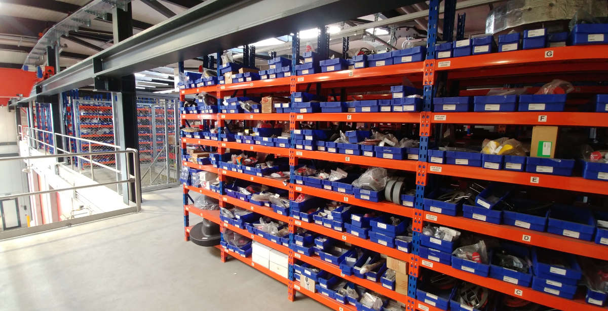 Le deuxième étage de notre entrepôt, Neuwerth, c'est plus de 18'000 références de pièces détachées sur 3 étages